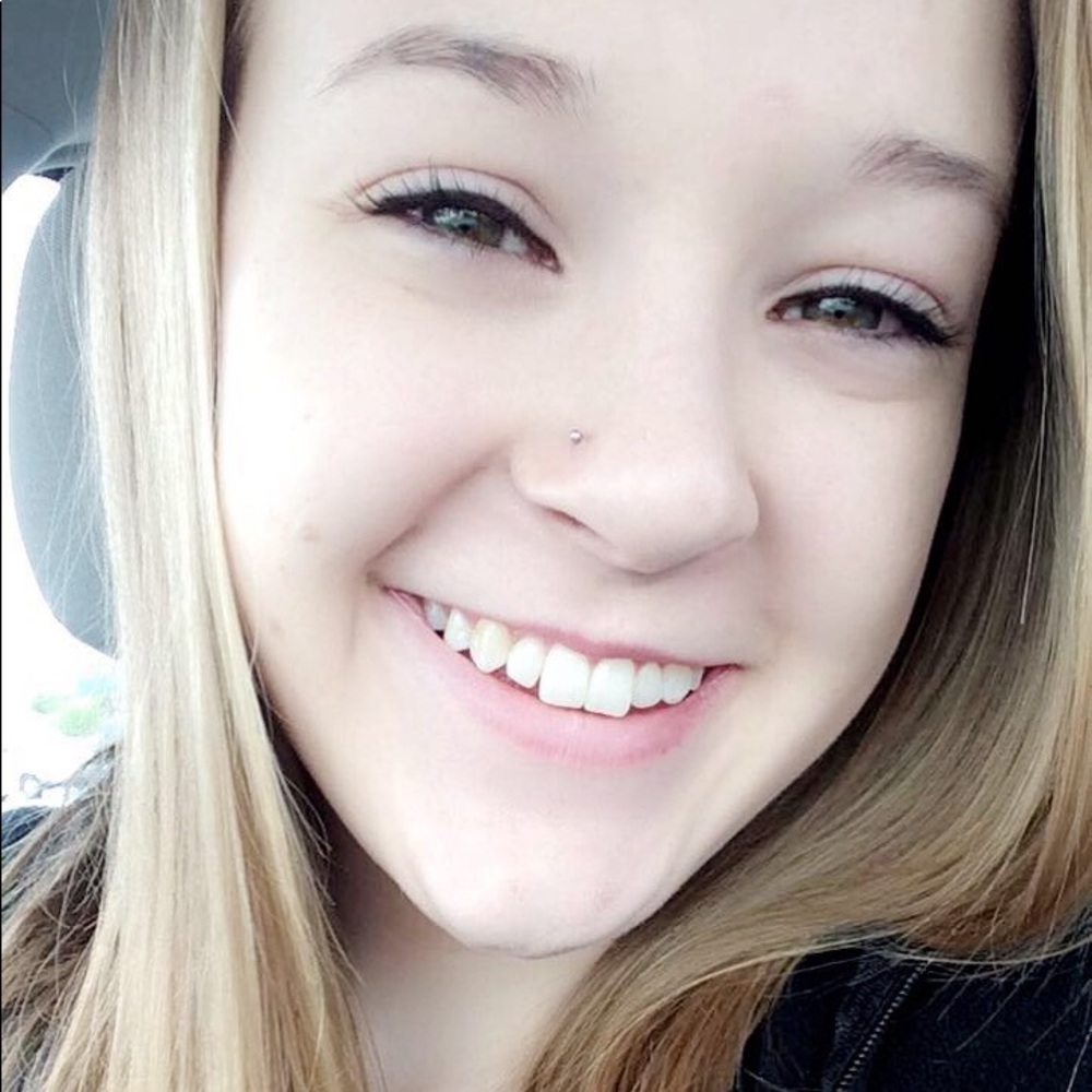 Meet your Posher, Danielle